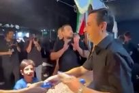 ویدیو: میزبانی فرید دهقانی از عزاداران آقای شهید در موکب چادرملو 