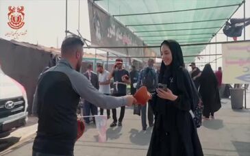 ویدیو: توزیع بیش از ۱۶ هزار آفتابگیر برای زائران اربعین در مرز مهران توسط مجتمع مس سونگون