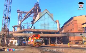 ویدیو: همزمان با لحظه تاریخی ورود بنیان‌گذار جمهوری اسلامی ایران به میهن اسلامی، ذوب‌آهن اصفهان فضایی آکنده از شور و حماسه را تجربه کرد