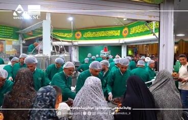 ویدیو:  حضور خادمان سیمیدکو در چایخانه حرم مطهر رضوی
