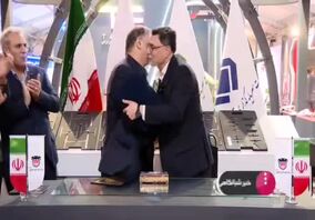 ویدیو: گزارش صدا وسیما از امضای تفاهم‌نامه تولید ۳۰ هزار تن ریل بین ذوب‌آهن اصفهان و شرکت ساخت و توسعه زیربناهای حمل و نقل کشور
