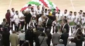 اهدا جام قهرمانی مسابقات سوپر لیگ والیبال استان فارس به تیم شایسته والیبال فولاد غدیر نی ریز توسط مدیرعامل محترم جناب آقای دکتر احمدی

