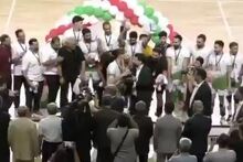 اهدا جام قهرمانی مسابقات سوپر لیگ والیبال استان فارس به تیم شایسته والیبال فولاد غدیر نی ریز توسط مدیرعامل محترم جناب آقای دکتر احمدی

